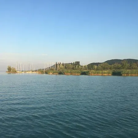 Holiday home Sziget-lak, Strandkozeli Nyaralo