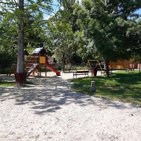 Sziget-lak, Strandkozeli Nyaralo Holiday home Abrahamhegy