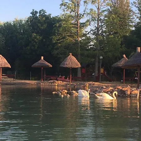 Sziget-lak, Strandkozeli Nyaralo Holiday home Abrahamhegy